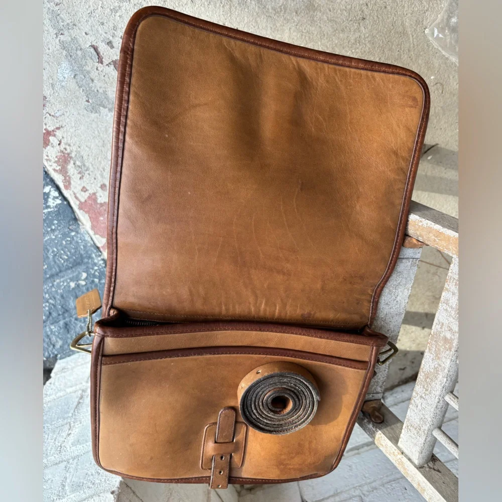 🌟Vintage 🌟COACH 70's TWO TONED Saddle/ buckle Courier Large